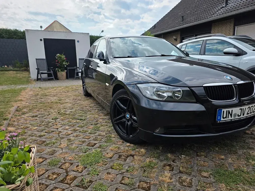 Gebraucht BMW 320 177 PS (130 kW) 2007 Schwarz Limousine