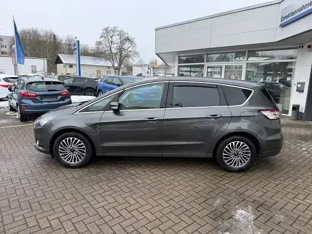 Gebraucht Ford S-MAX Titanium 190 PS (139 kW) 2019 Grau Van / Kleinbus