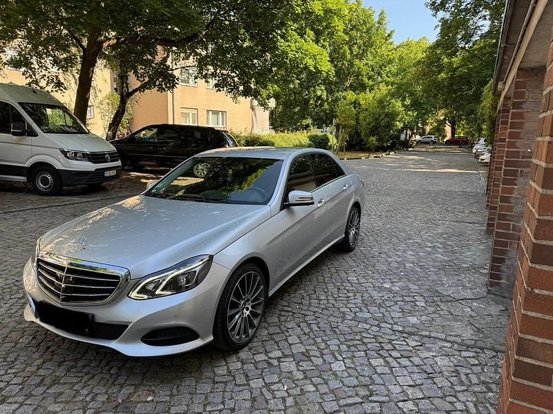 Gebraucht Mercedes E250 204 PS (150 kW) 2013 Silber Limousine