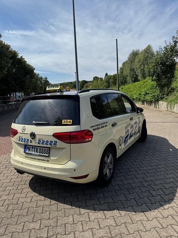 Gebraucht VW Touran 150 PS (110 kW) 2023 Schwarz Van / Kleinbus
