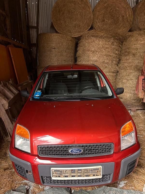 Rot Gebraucht 2006 Ford Fusion Kleinwagen | 600 € (Superpreis) - Bild 1/4