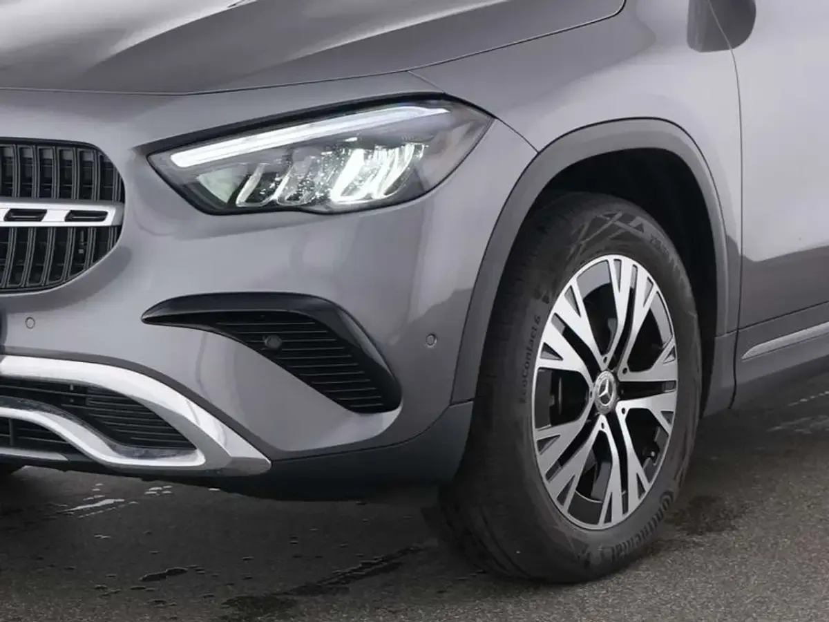 Gebraucht Mercedes GLA250 Advanced 218 PS (160 kW) 2025 Metalliclack mountaingrau SUV