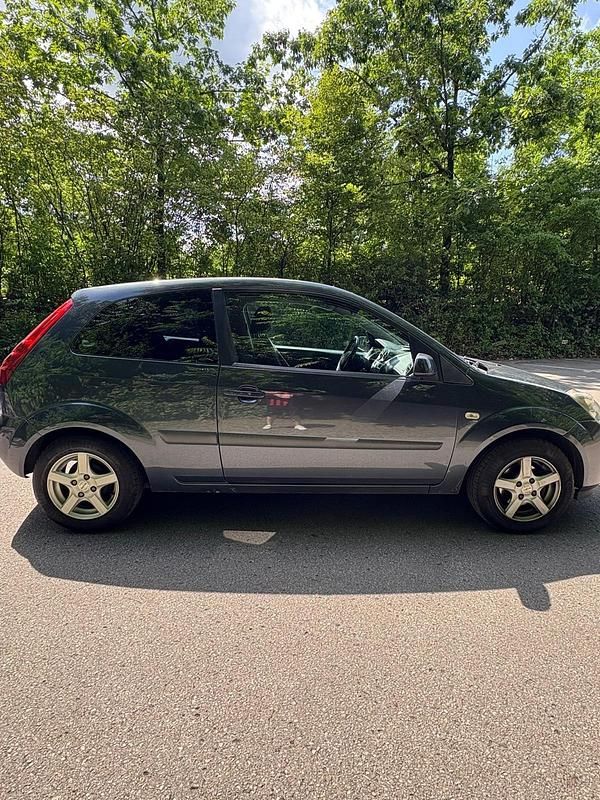 Gebraucht Ford Fiesta 75 PS (55 kW) 2006 Grau Kleinwagen