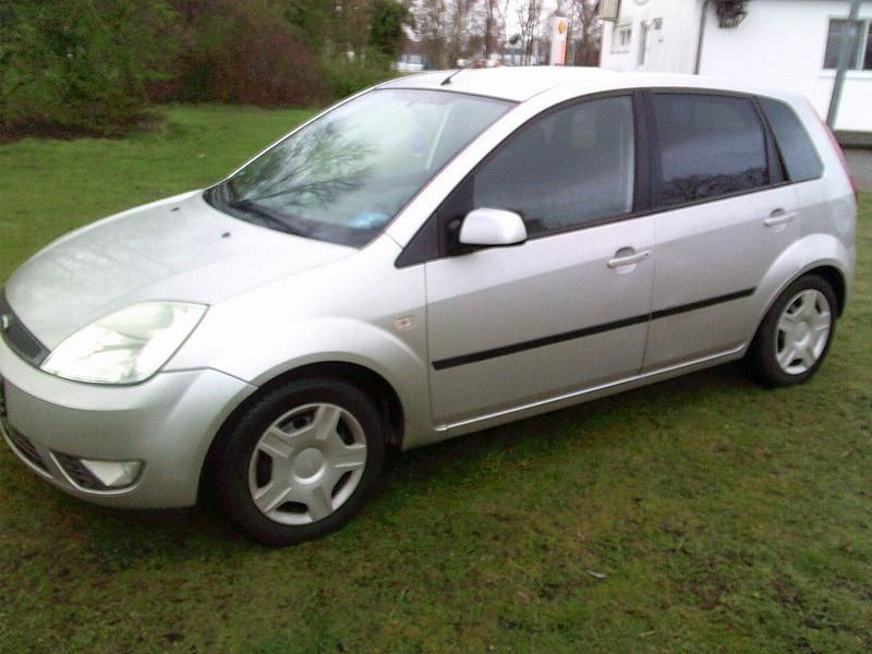 Gebraucht Ford Fiesta 80 PS (58 kW) 2005 Silber Kleinwagen