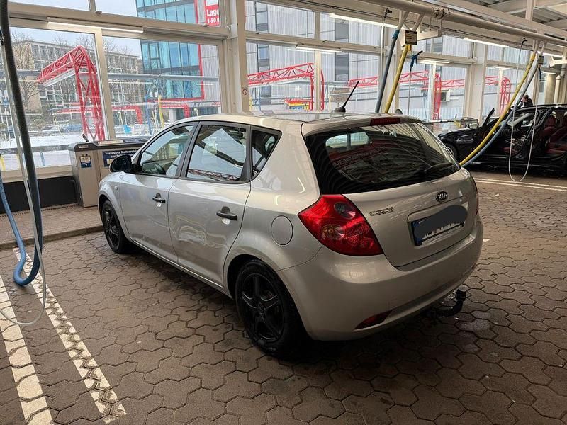 Gebraucht Kia Ceed Basis 109 PS (80 kW) 2008 Silber Kleinwagen