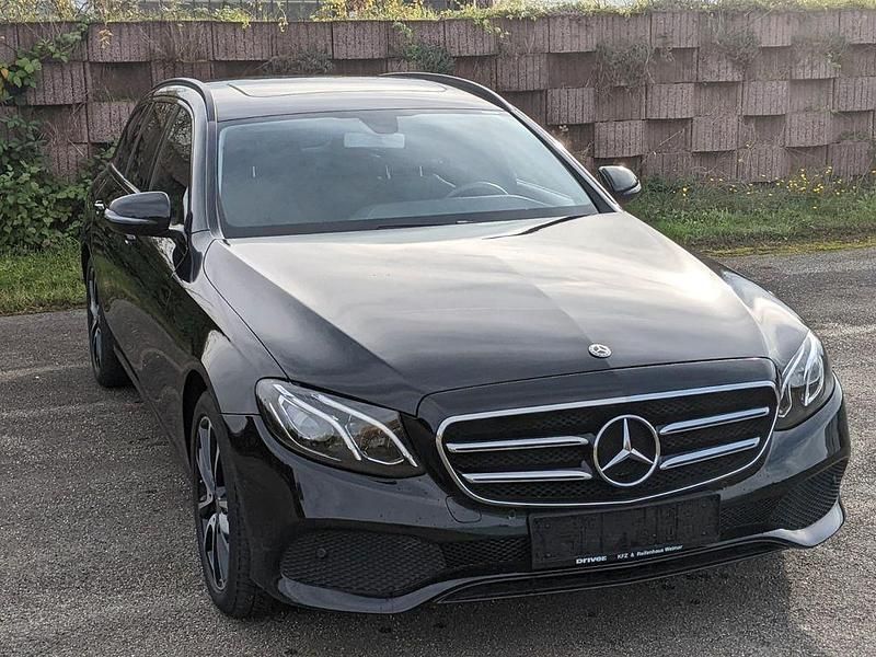 Obsidianschwarz metalliclack Gebraucht 2019 Mercedes E200 Kombi | 25.740 € (Guter Preis) - Bild 1/4