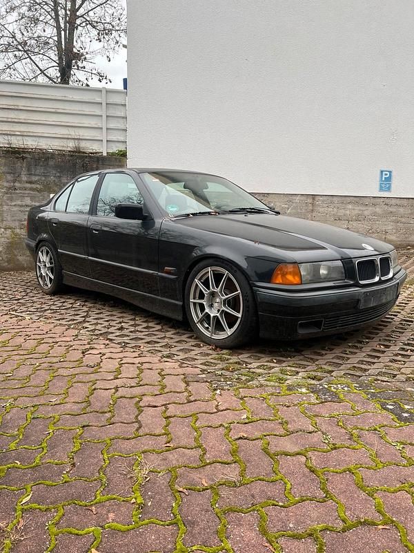 Schwarz Gebraucht 1995 BMW 328 Limousine | 5.999 € - Bild 1/4