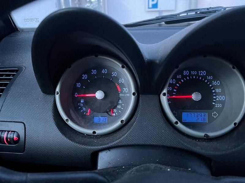 Gebraucht VW Golf IV 75 PS (55 kW) 2002 Schwarz Kleinwagen