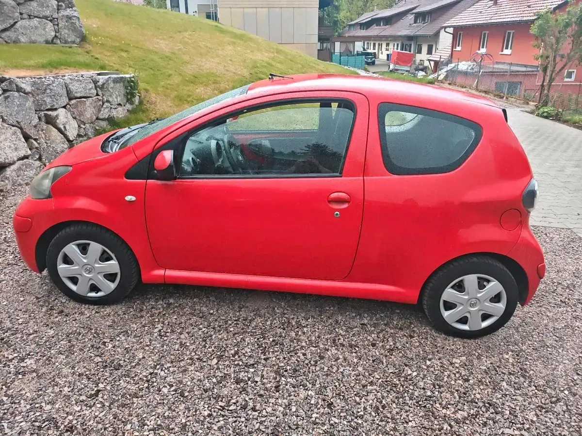 Second-hand Toyota Aygo 68 CP (50 kW) 2010 Hatchback