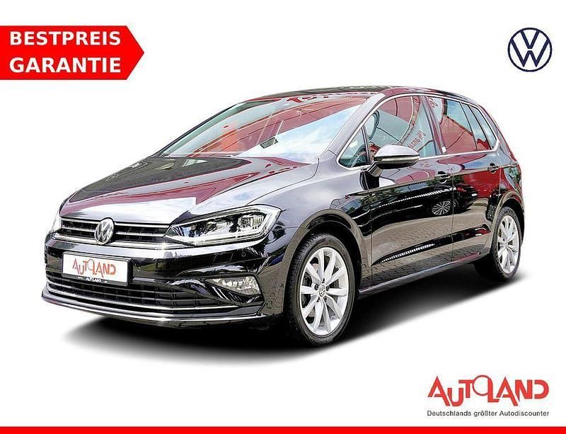 Schwarz Gebraucht 2018 VW Golf Sportsvan Highline Van / Kleinbus | 21.950 € (Teuer) - Bild 1/4