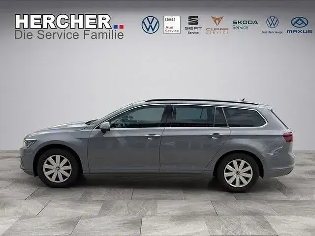 Gebraucht VW Passat IQ Drive 150 PS (110 kW) 2022 Grau Kombi