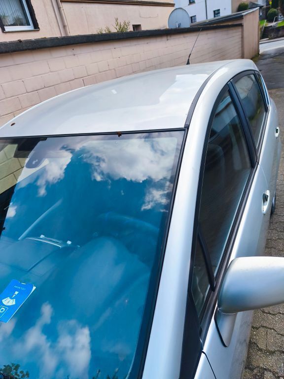 Grau Gebraucht 2005 Toyota Corolla Verso Van / Kleinbus | 3.500 € (Fairer Preis) - Bild 1/4