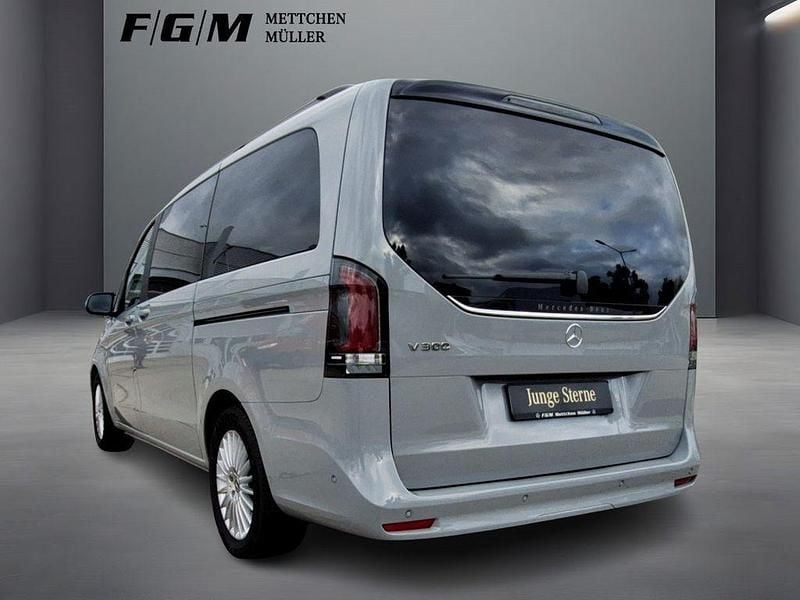 Grau Gebraucht 2025 Mercedes V300 Style Van / Kleinbus | 77.790 € (Guter Preis) - Bild 1/4