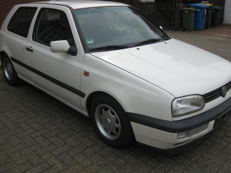 Second-hand VW Golf III 75 CP (55 kW) 1992 Alb Hatchback