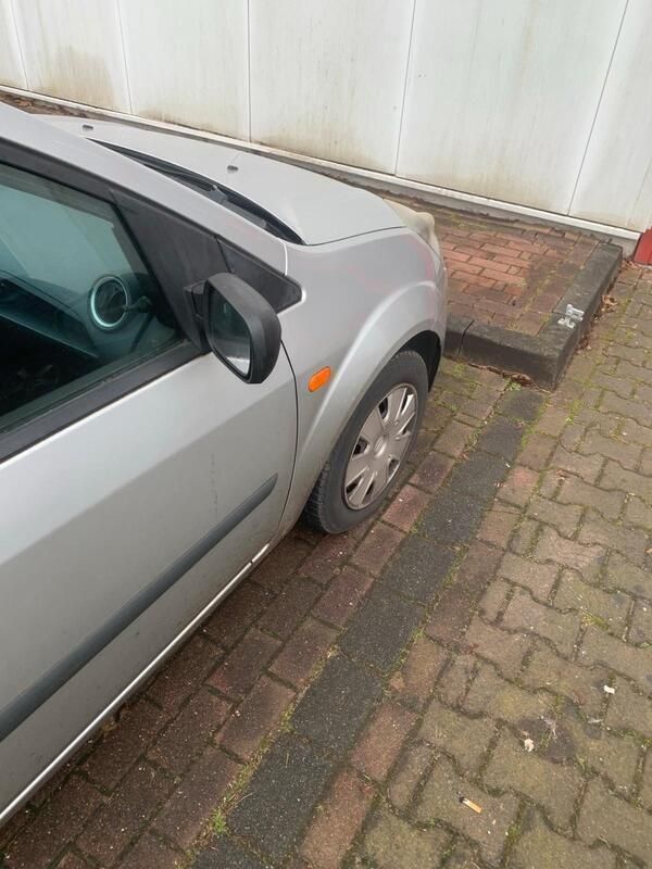 Silber Gebraucht 2006 Ford Fiesta Kleinwagen | 1.200 € (Guter Preis) - Bild 1/4