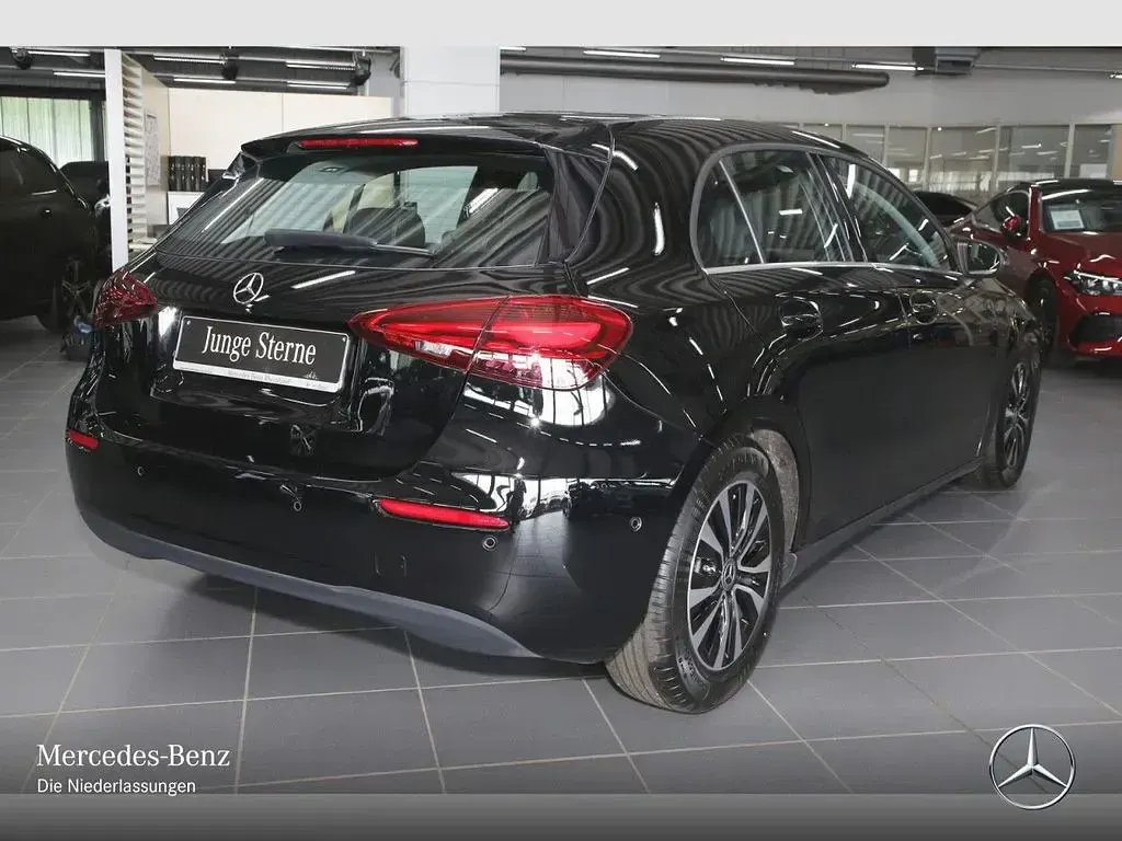 Gebraucht Mercedes A200 Advanced 150 PS (110 kW) 2025 Schwarz Limousine