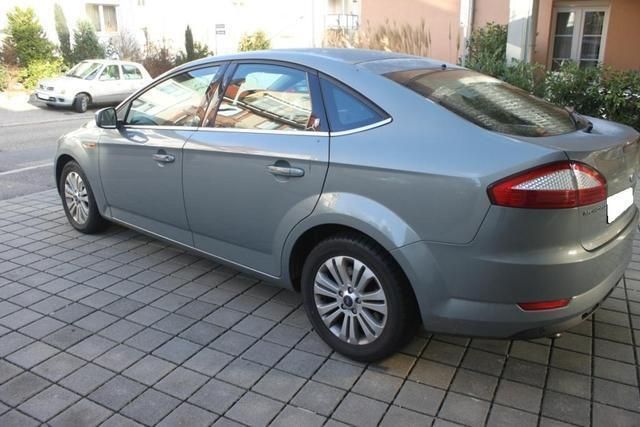 Gebraucht Ford Mondeo Ghia 170 PS (125 kW) 2007 Silber metallic Limousine
