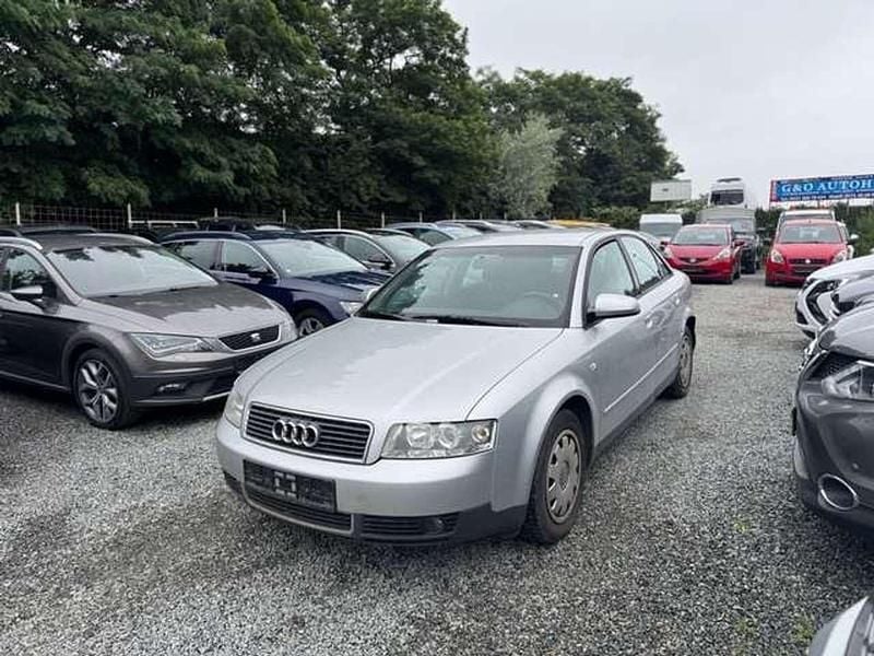 Silber Gebraucht 2002 Audi A4 Limousine | 450 € (Superpreis) - Bild 1/4