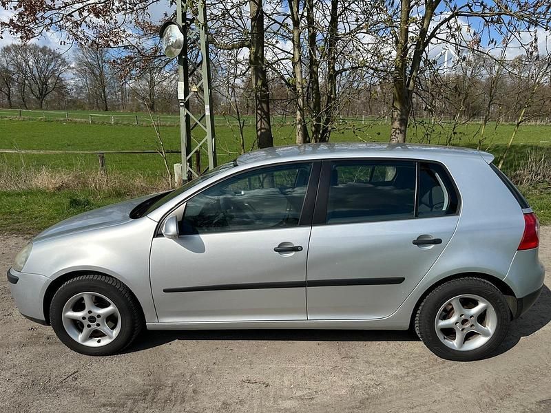 Gebraucht VW Golf V 115 PS (84 kW) 2004 Silber Kleinwagen