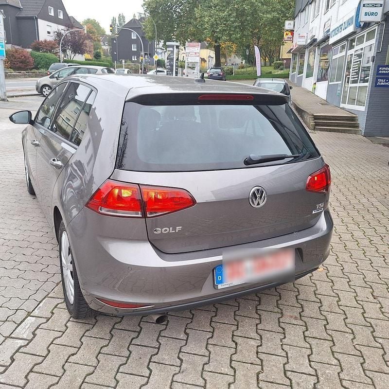 Gebraucht VW Golf VII Allstar 110 PS (80 kW) 2016 Grau Limousine