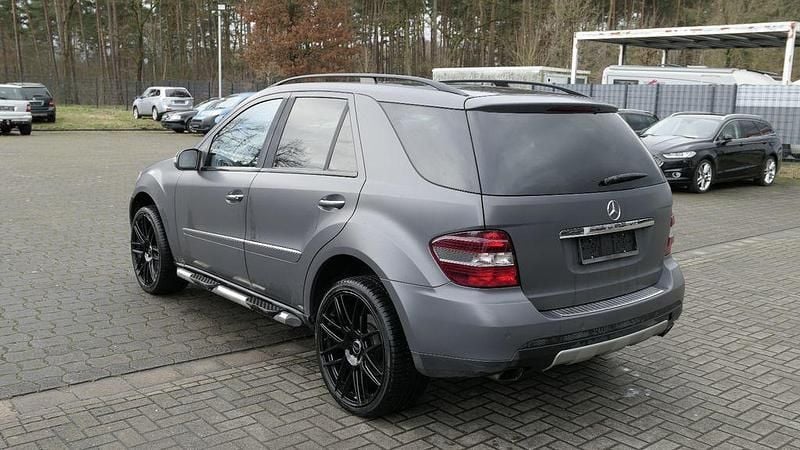 Gebraucht Mercedes ML350 272 PS (200 kW) 2006 Schwarz SUV