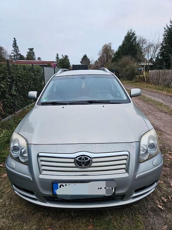 Grün Gebraucht 2005 Toyota Avensis Executive Kombi | 1.500 € (Guter Preis) - Bild 1/4