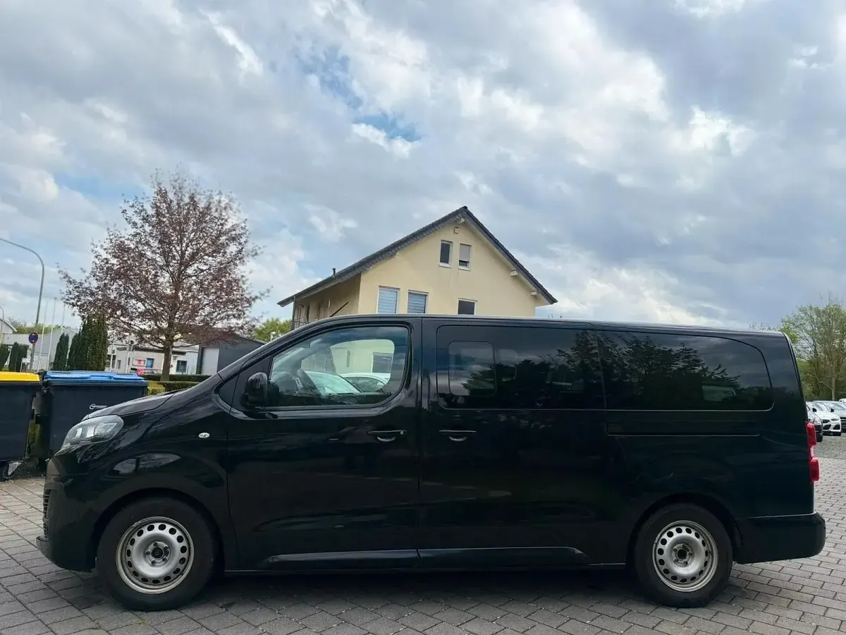 Używany Citroën Spacetourer Feel 150 KM (110 kW) 2017 Czarny Minivan