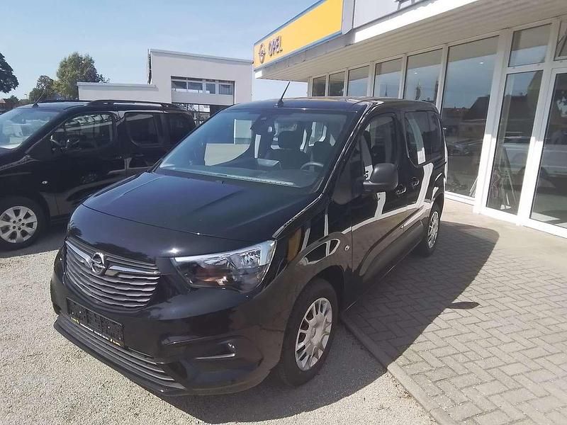 Nacht schwarz/noir onyx Gebraucht 2021 Opel Combo Edition Van / Kleinbus | 23.490 € - Bild 1/4