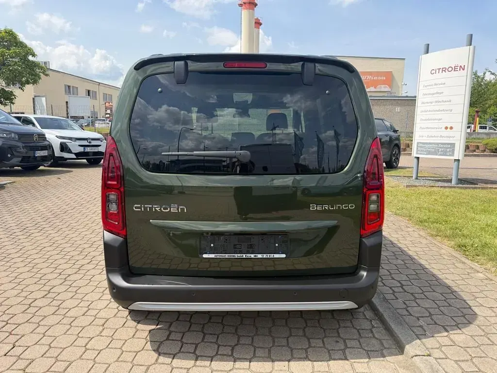 Neu Citroën e-Berlingo XTR 131 PS (96 kW) 2026 Sirkkagrün Van / Kleinbus