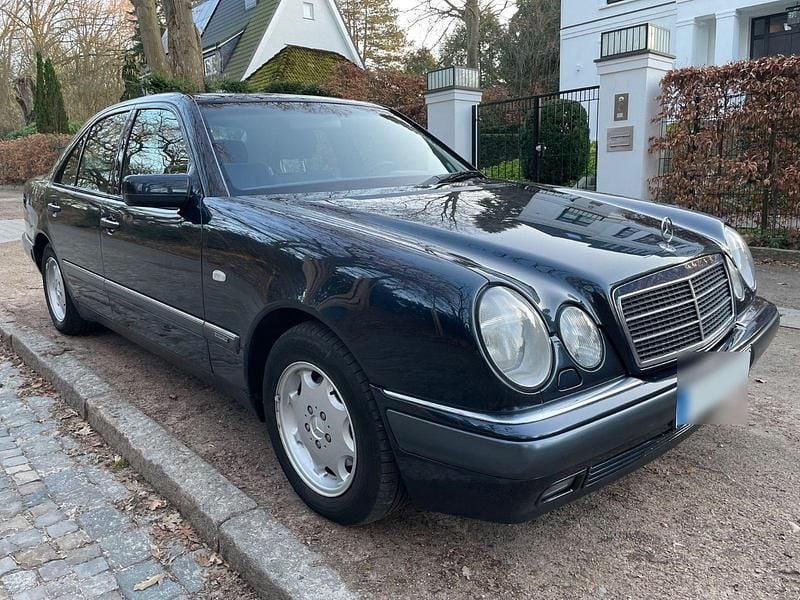 Gebraucht Mercedes E240 Elegance 170 PS (125 kW) 1999 Schwarz Limousine