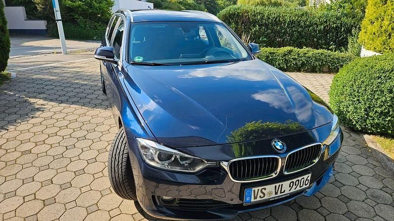 Blau Gebraucht 2013 BMW 320 Kombi | 7.900 € (Guter Preis) - Bild 1/4