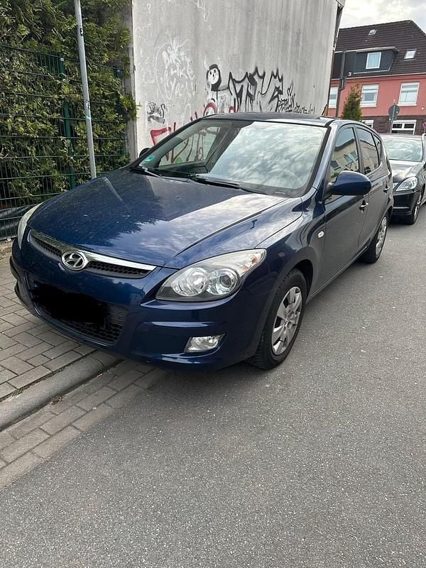 Gebraucht Hyundai i30 109 PS (80 kW) 2010 Blau Kombi
