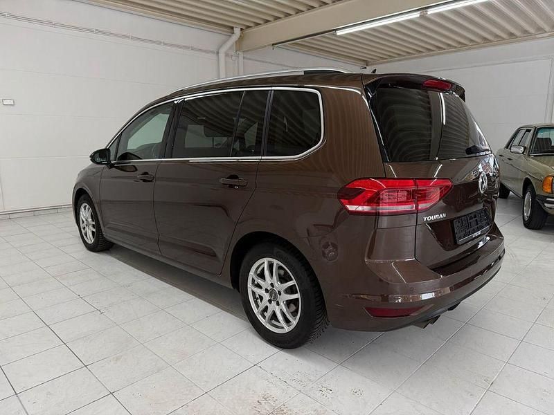 Gebraucht VW Touran Highline 150 PS (110 kW) 2017 Braun Van / Kleinbus
