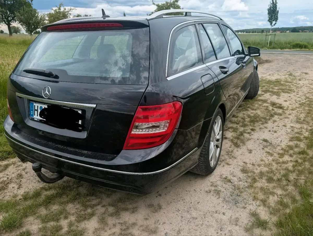 Gebraucht Mercedes C220 180 PS (132 kW) 2011 Schwarz Kombi