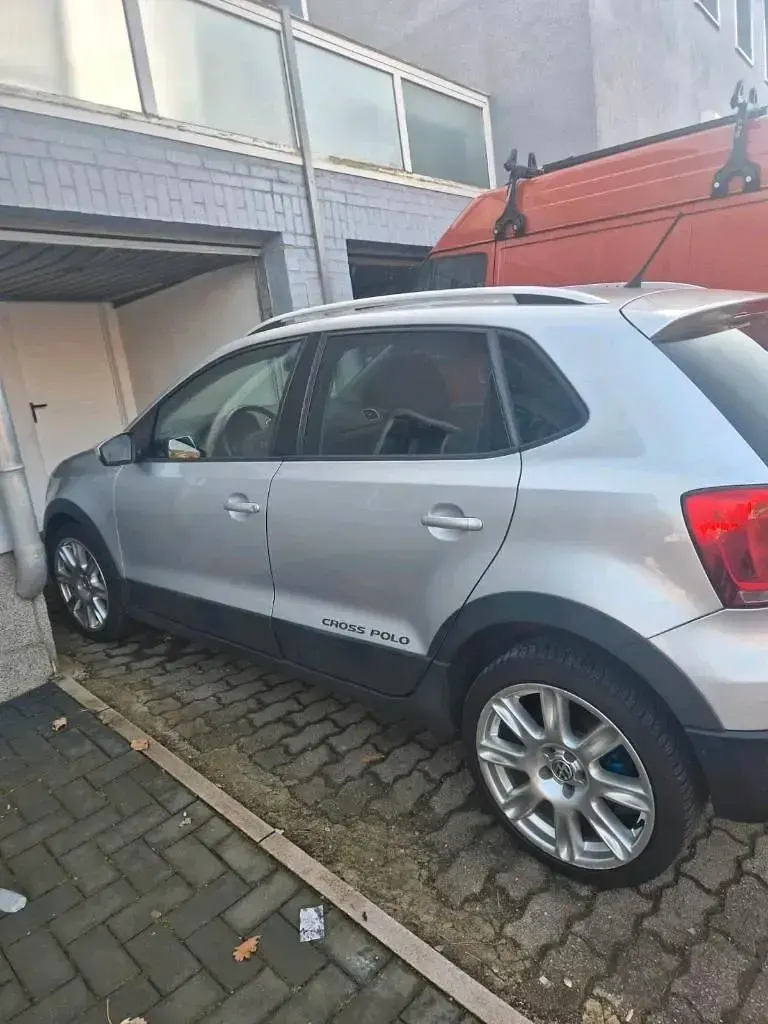 Gebraucht VW Polo Cross 105 PS (77 kW) 2012 Silber Kleinwagen
