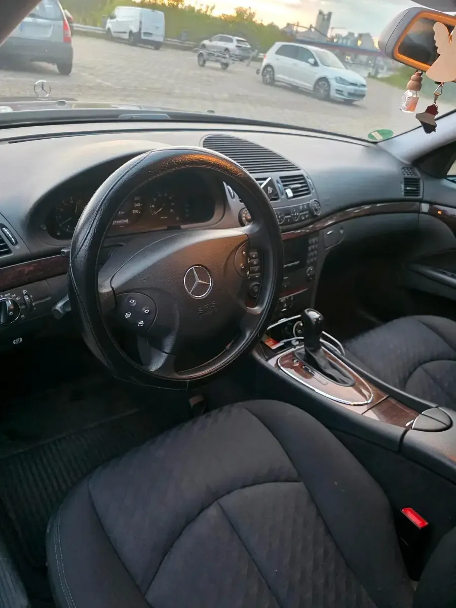 Gebraucht Mercedes E240 177 PS (130 kW) 2002 Schwarz Limousine