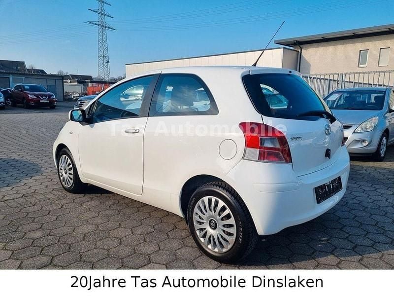 Gebraucht Toyota Yaris Cool 69 PS (50 kW) 2011 Weiß Kleinwagen