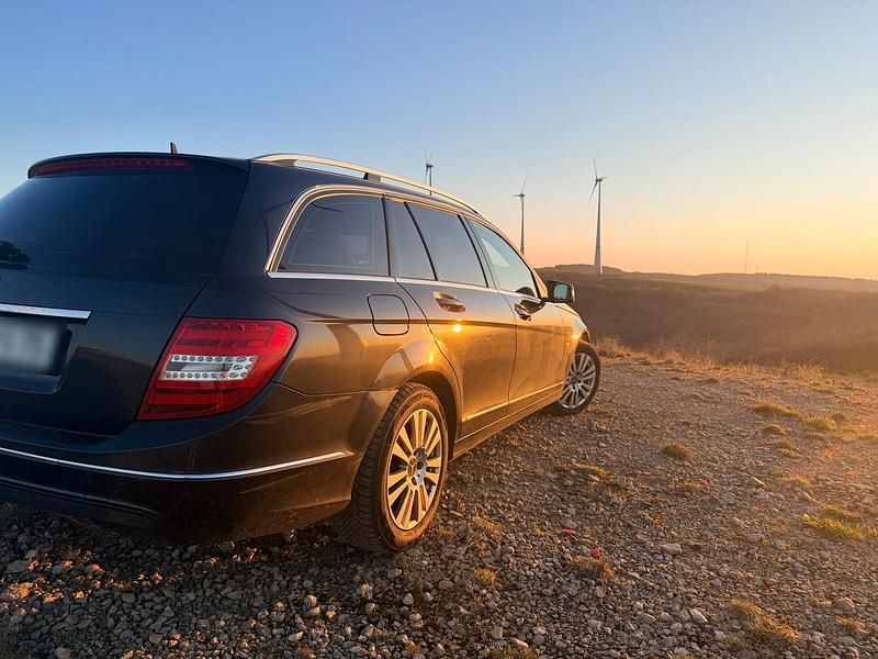 Gebraucht Mercedes 220 170 PS (125 kW) 2011 Schwarz Kombi