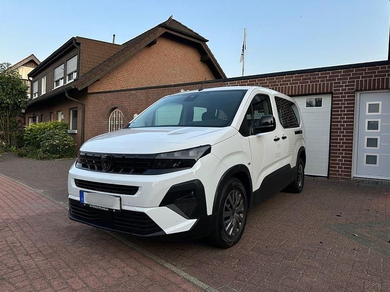 Weiß Gebraucht 2025 Peugeot Rifter Allure Van / Kleinbus | 22.800 € (Superpreis) - Bild 1/4