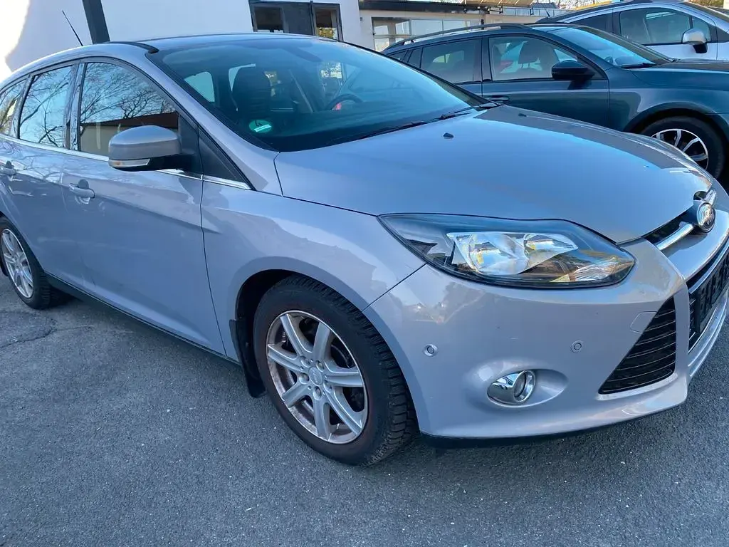 Używany Ford Focus Titanium 150 KM (110 kW) 2012 Szary Sedan/Limuzyna
