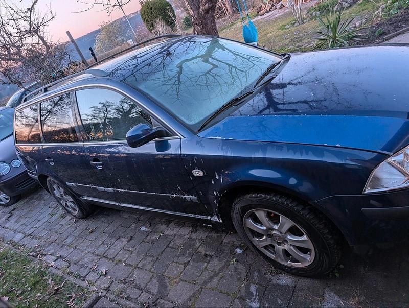 Gebraucht VW Passat 105 PS (77 kW) 2001 Blau Kombi