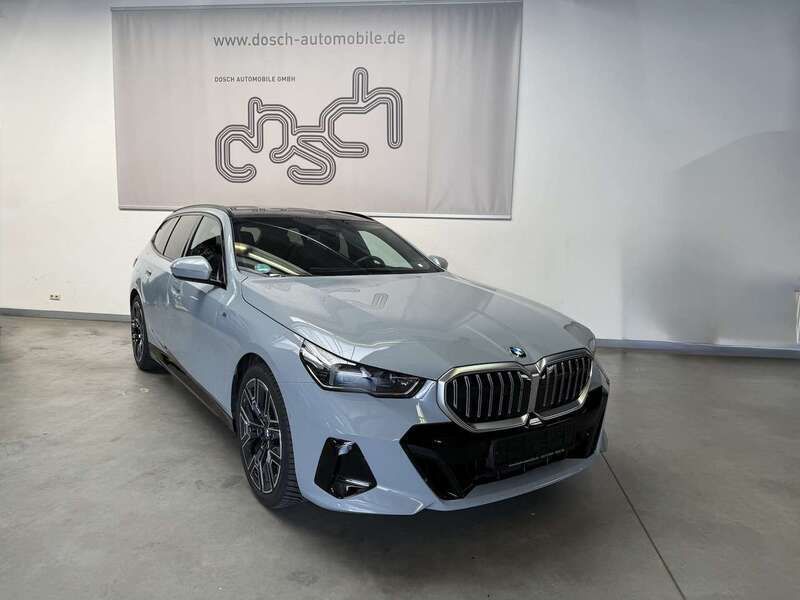 Brooklyn grau Gebraucht 2024 BMW 540 M Sport Kombi | 67.890 € - Bild 1/4