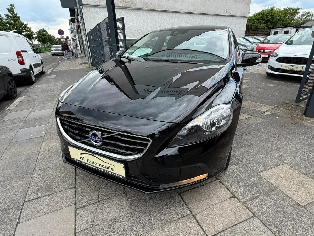 Gebraucht Volvo V40 Kinetic 120 PS (88 kW) 2014 Black solid (stone) / solid Kombi