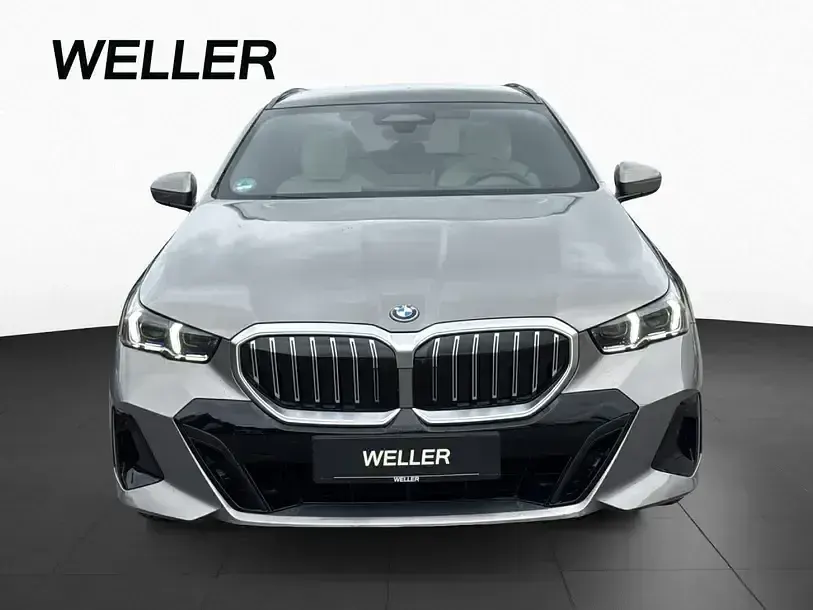 Gebraucht BMW 550e M Sport 489 PS (359 kW) 2025 Grau Limousine