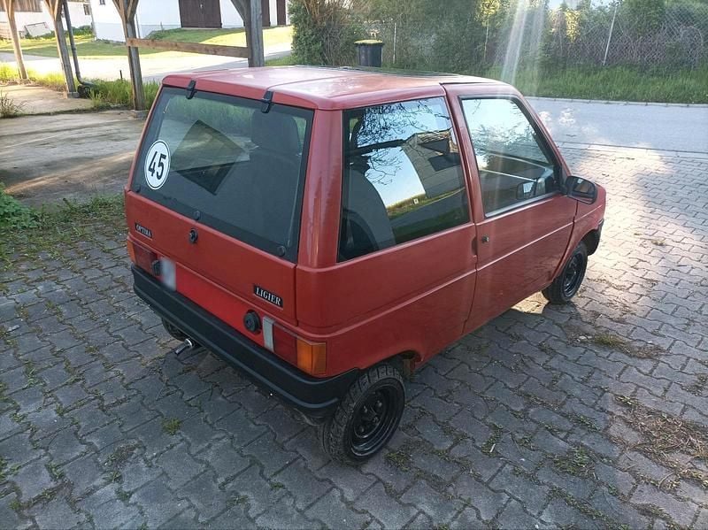Begagnad Ligier Optima 1992 Röd Halvkombi