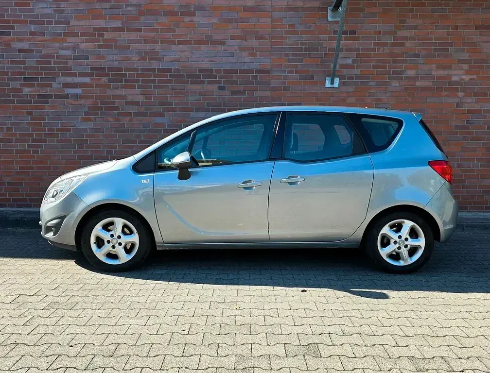 Gebraucht Opel Meriva 101 PS (74 kW) 2010 Silber Van / Kleinbus