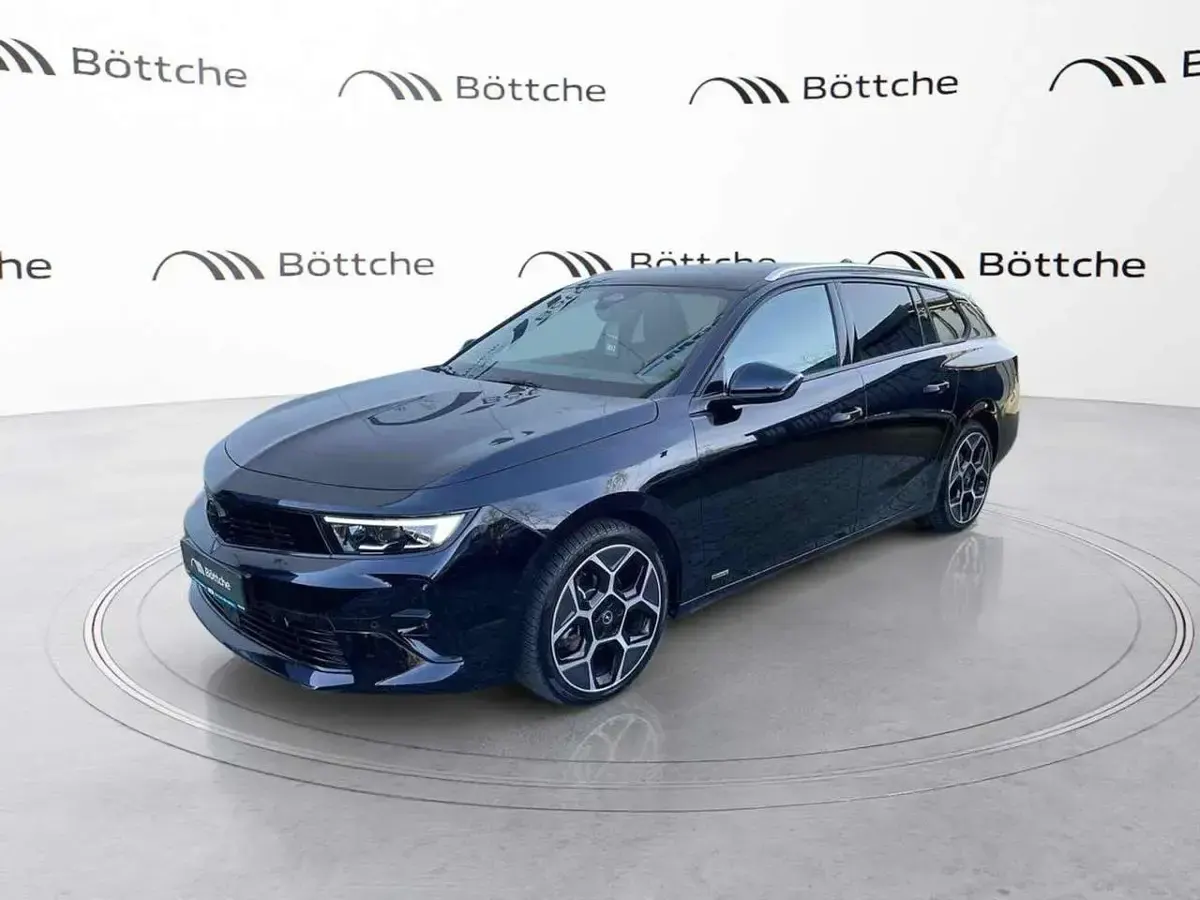 Gebraucht Opel Astra Ultimate 131 PS (96 kW) 2023 Lackierung schwarz perla nera/typ aussenverkleidung metallic perlmutt Kleinwagen