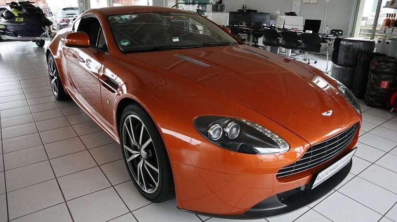 Gebraucht Aston Martin V8 426 PS (313 kW) 2013 Madagascar orange Coupé