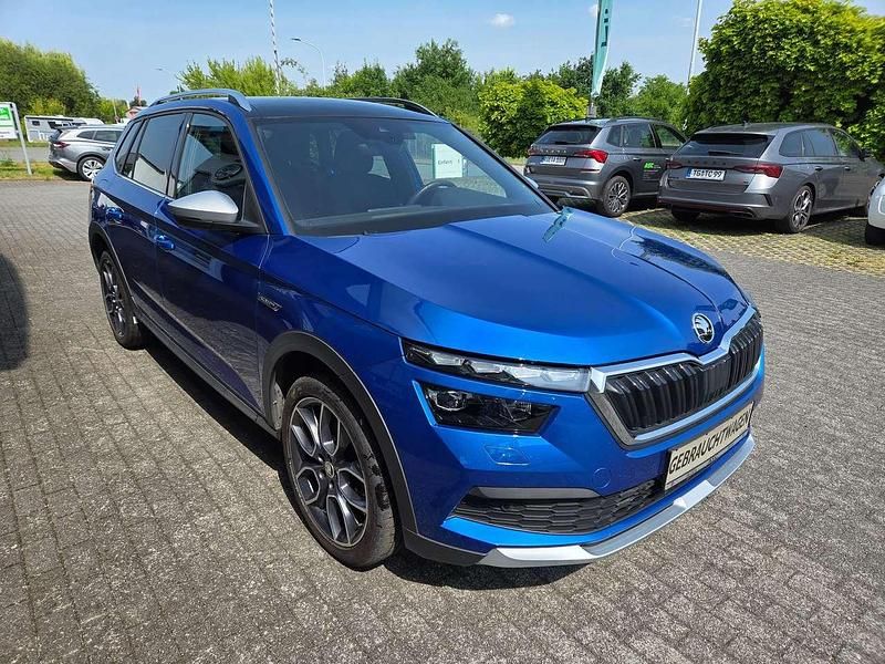 Raceblau metallic (metallic) Gebraucht 2022 Skoda Kamiq ScoutLine SUV | 23.790 € (Fairer Preis) - Bild 1/4