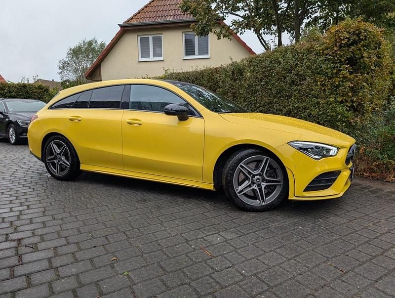 Gelb Gebraucht 2019 Mercedes 220 AMG line Kombi | 25.500 € (Guter Preis) - Bild 1/4